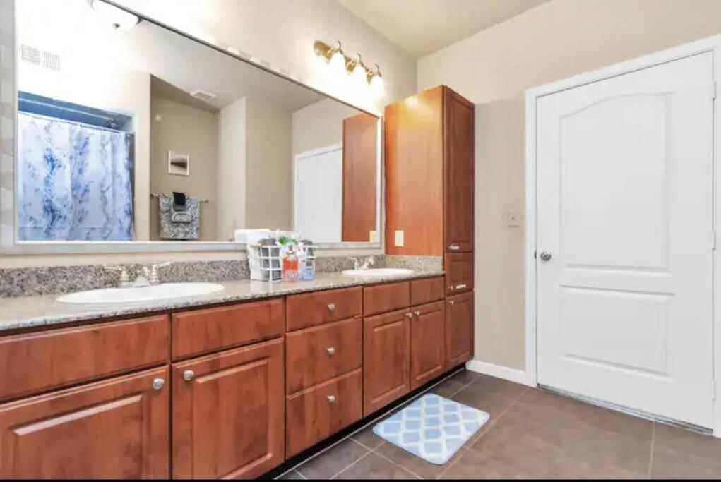 Modern Condo Near Texas Medical Center W Free Parking 휴스턴 외부 사진